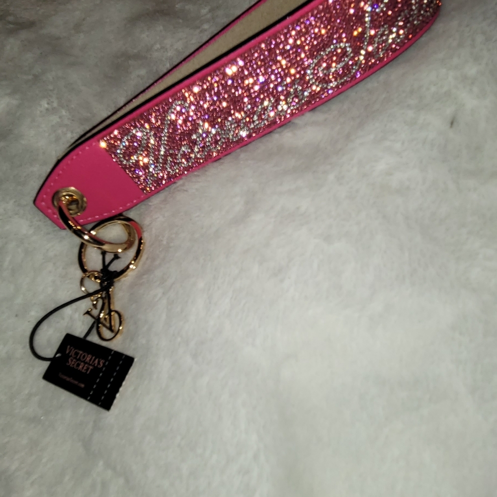 Nwt Victoria's Secret Pink blingy wristlet an free gift.